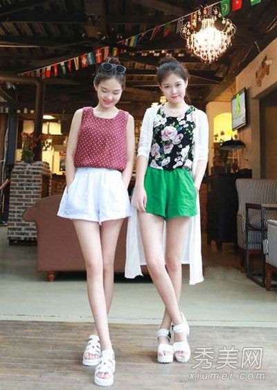 《小时代》姐妹花在闺房服饰中很流行