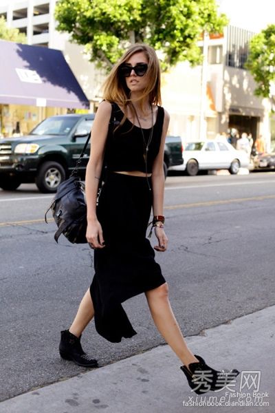 露腰上衣是裙子中最受欢迎和最性感的。