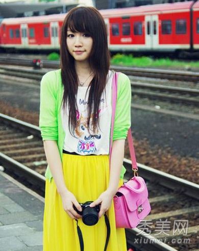 针织羊毛衫是最令人赏心悦目的,带有甜美的劳里风格。