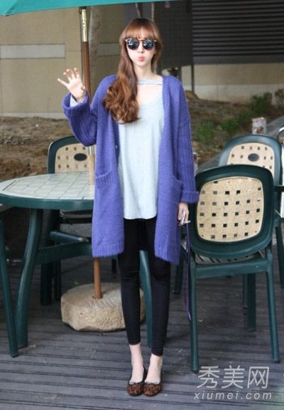 如何穿着毛线衫和上身肥胖的外套来熟练地脱衣