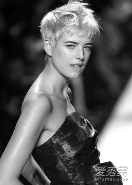 伙计，短发很受欢迎。帅哥们，让我们一起试试吧。