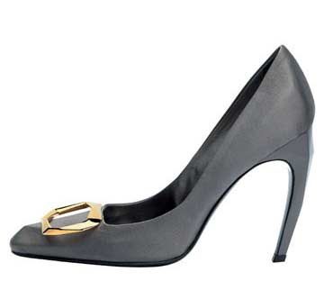 罗杰·维维亚是什么品牌？罗杰·维维亚是几年级的学生