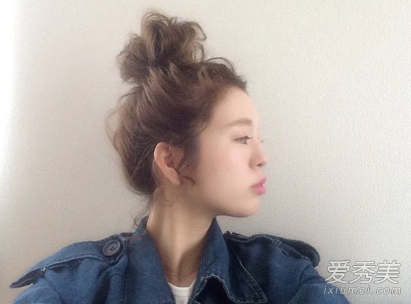 如何在炎热的天气里扎你的长发