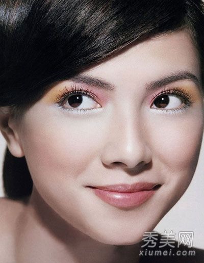 秋季护唇方法明星教你开发性感，丰满和美丽的嘴唇