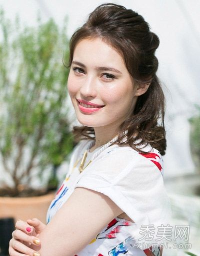 中长发式领结法露额半束头发清新甜美