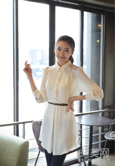 略胖的人穿黑色丝绸衣服以示瘦