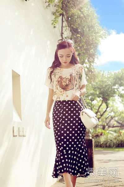 下半身肥胖，长裙粗腿巧藏，身材高挑