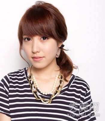 如何扎马尾辫来展示马尾辫新的扎法