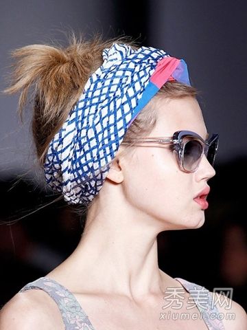 DIY5发带束发明星美眉上街