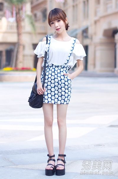 在夏天，戴一个香肩和一个甜肩是很流行的。