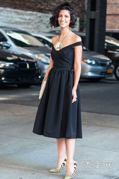 胖女孩爱黑色全黑搭配也很抢眼