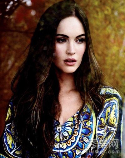 偷一个明星的发型,熟练地用刘海围着脸也能让脸变小。