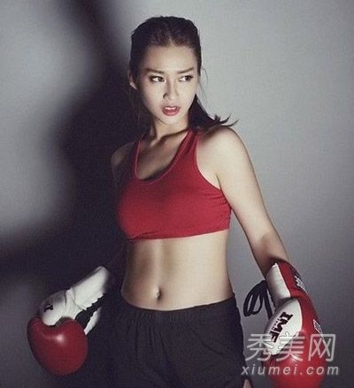 越南17岁的拳击姐妹变得受欢迎