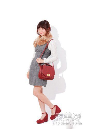 你后悔剪了短发吗?熟练地使用发夹发髻也可以像长发一样。