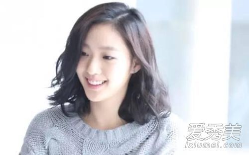 《幽灵》中的女人比幽灵更美丽。单眼皮应该是这样的。