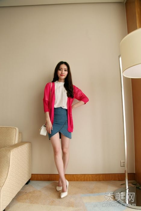 高跟鞋+带裙子的链包是男人的最爱。