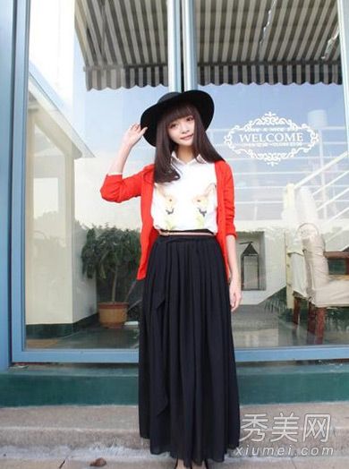 针织羊毛衫搭配长裙在春天最受欢迎