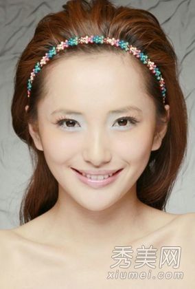 护肤的原则是不要挤压白色丘疹和剃掉细毛。