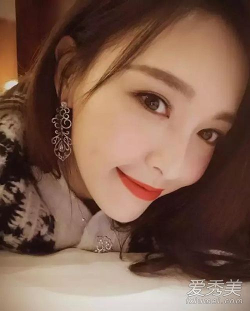 唐嫣的“丰唇”化妆程序1毫米口红距离有很大的神秘