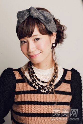 普通卷发教程图简单麻花编织发甜眼睛