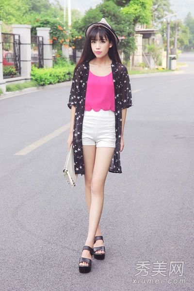 男装秀的红色展示气质,给人好的色彩