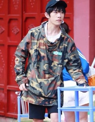 亲爱的客店，杰克森·易是什么品牌的迷彩服？