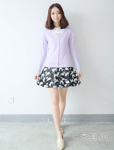 糖果色的羊毛衫在此刻闪闪发光，驱散雨天的黑暗