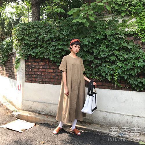 谁说只有运动鞋能配袜子？秋鞋长袜穿