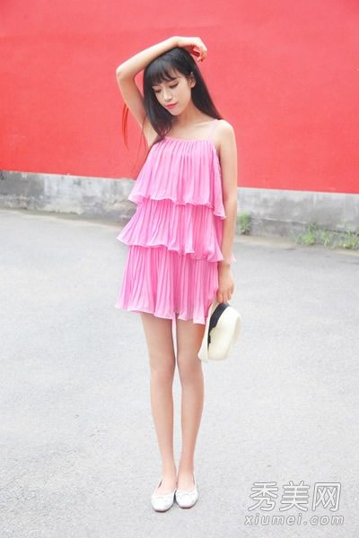 无袖连衣裙的款式没有朋友更清凉。