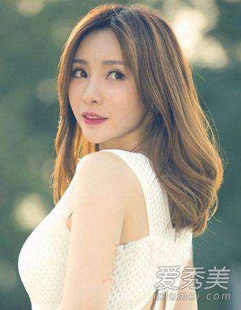 你比长发女演员更喜欢谁?