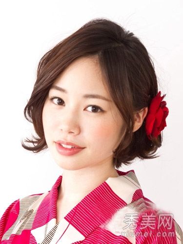 让发饰亮起来发型超简单短发梨花头扎法