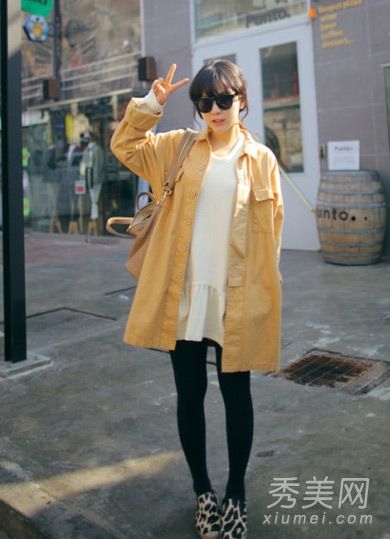 这件礼服大衣一直在变,穿着它的方法既帅气又迷人。