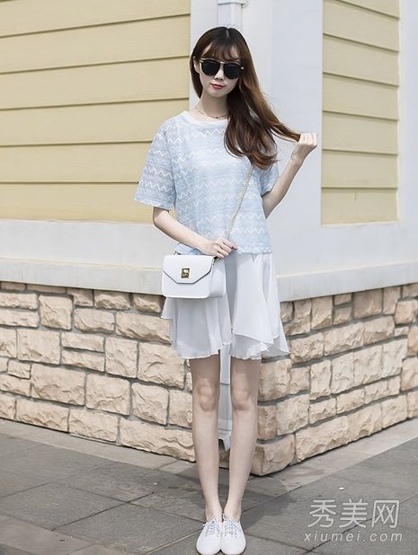 装饰空衬衫,裙子凉爽而有女人味