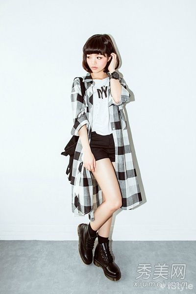 格子衬衫作为外套休闲时尚学术风格