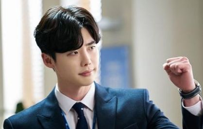 你睡觉时李钟淑戴的是什么牌子的手表?