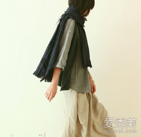 冬季围巾什么颜色好看百搭？