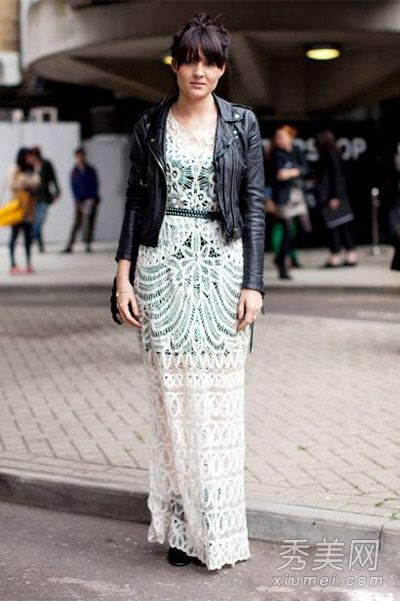 黑色皮裙和长裙都显示出帅气的女人味