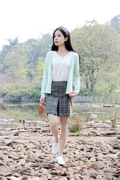 薄荷绿色春装配小清新风