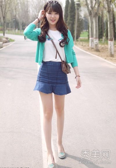 甜美的风。街头风格刘海MM时尚装扮