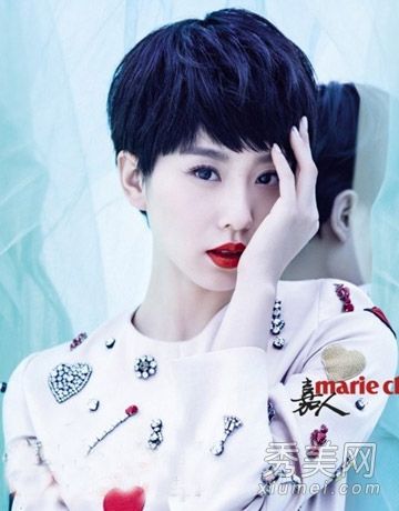劉詩詩的最新春季美容化妝大片，短發，美麗的風格