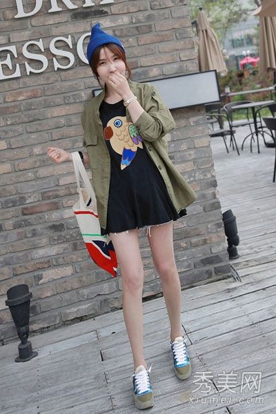 军用绿色外套在秋天一定要穿得漂亮