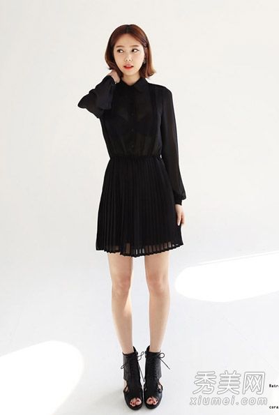 如何将长袖连衣裙与开襟羊毛衫或外套搭配是可以的。