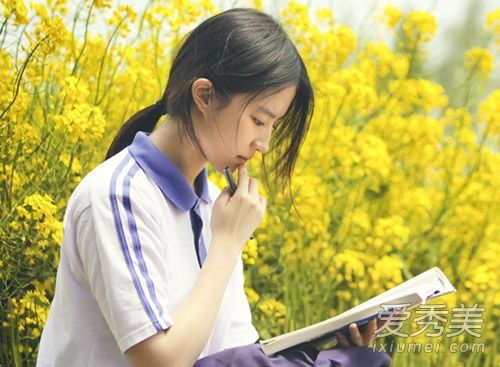 如果你想要一套漂亮的制服,你还需要一个萌萌发型。