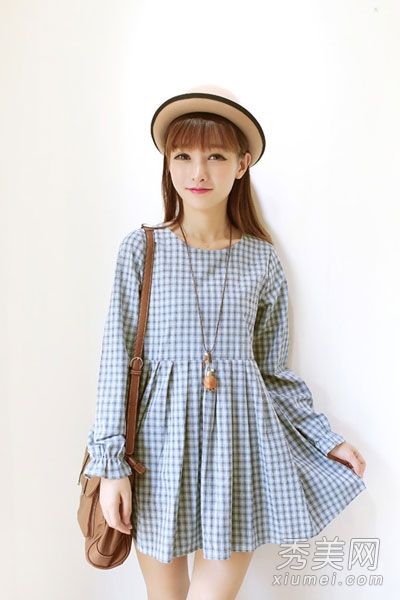 秋季格子长袖连衣裙演绎复古英式风格