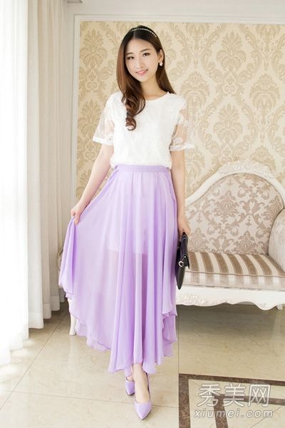 女士们喜欢半身裙，搭配一件融合了仙女风格的t恤。