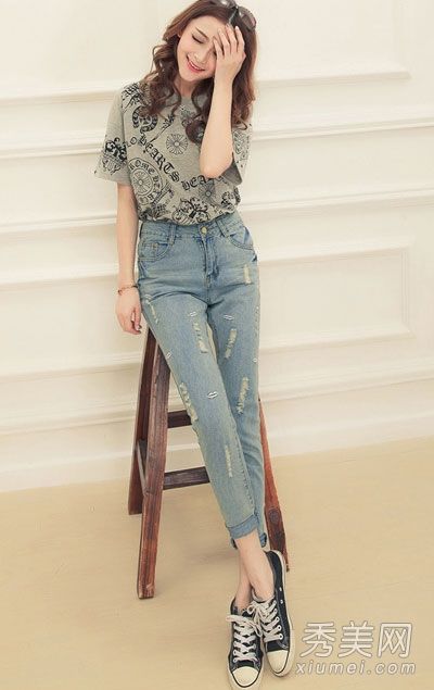 修身牛仔裤应该储备起来,以展示身材,阻挡秋风。