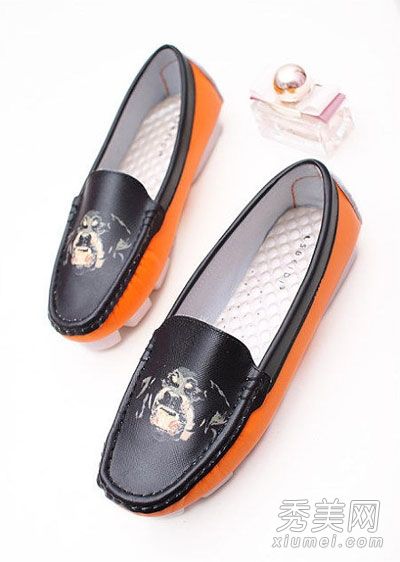 卡通图案平底鞋时尚可爱秋季购物必备