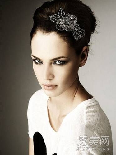 2012时尚发饰击败早春装扮增添魅力