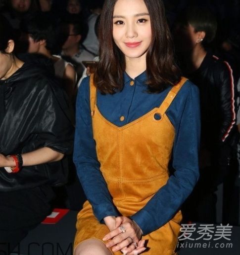 焦糖风衣配什么颜色?焦糖搭配什么颜色好看?