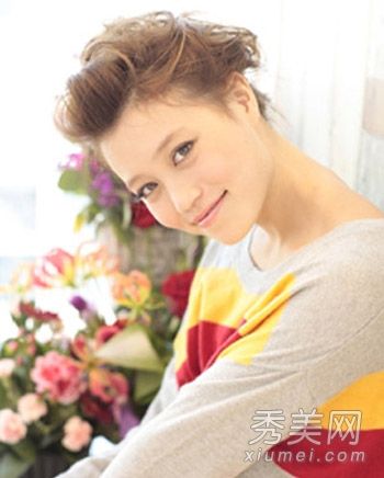 短发盘发与长发盘发夏季实用美发方法